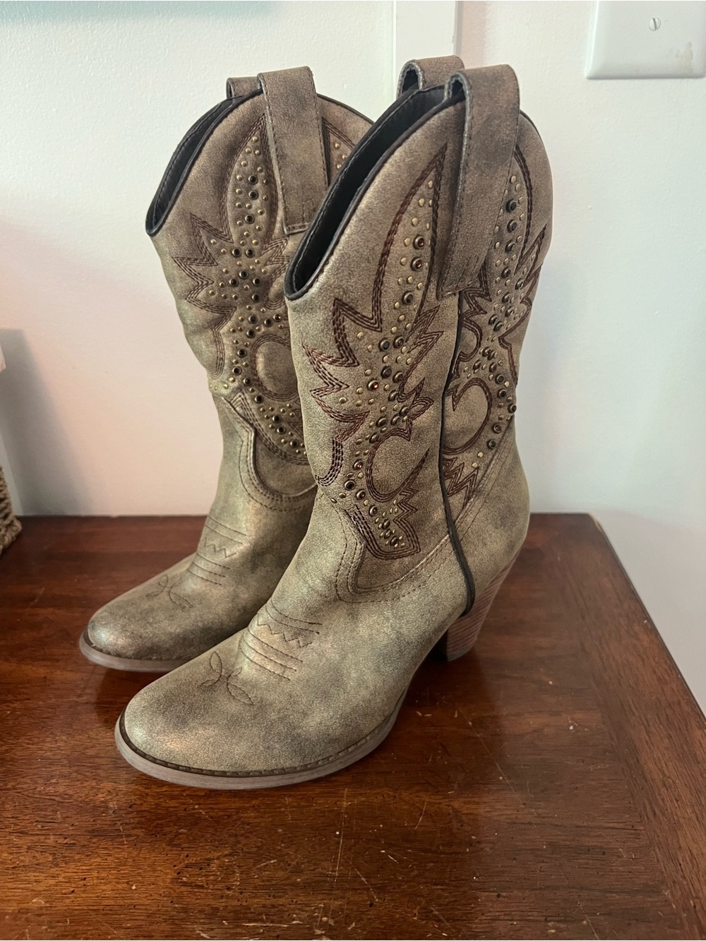Very Volatile Taupe Western Studded Mid-Calf Boots size 7.5